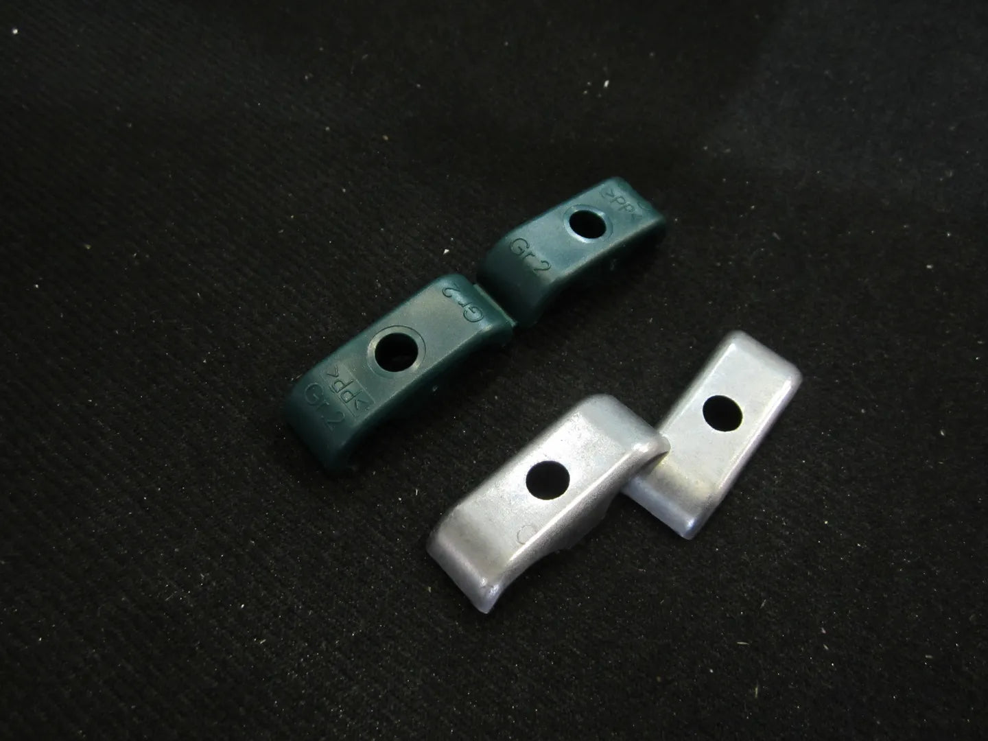 CLAMP, 3/8 TWIN HOSE