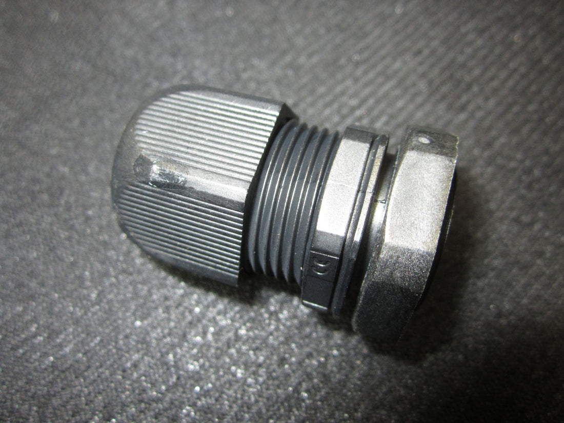 CONNECTOR,STRAIN RELIEF
